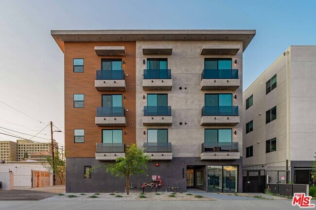 Building Photo - 10947 Hartsook St