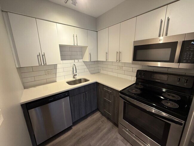 Building Photo - 744 W Gordon Terrace