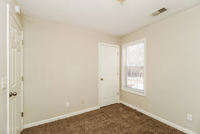 Building Photo - 3882 St George Terrace SW