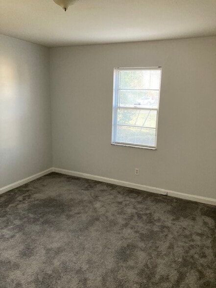 Building Photo - 321 Ridgedale Rd