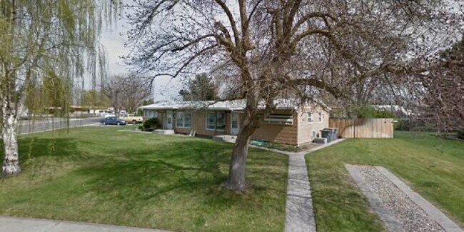 Primary Photo - Cedar Duplex