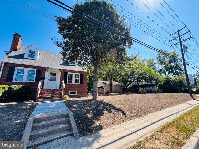 Primary Photo - 621 N Kensington St
