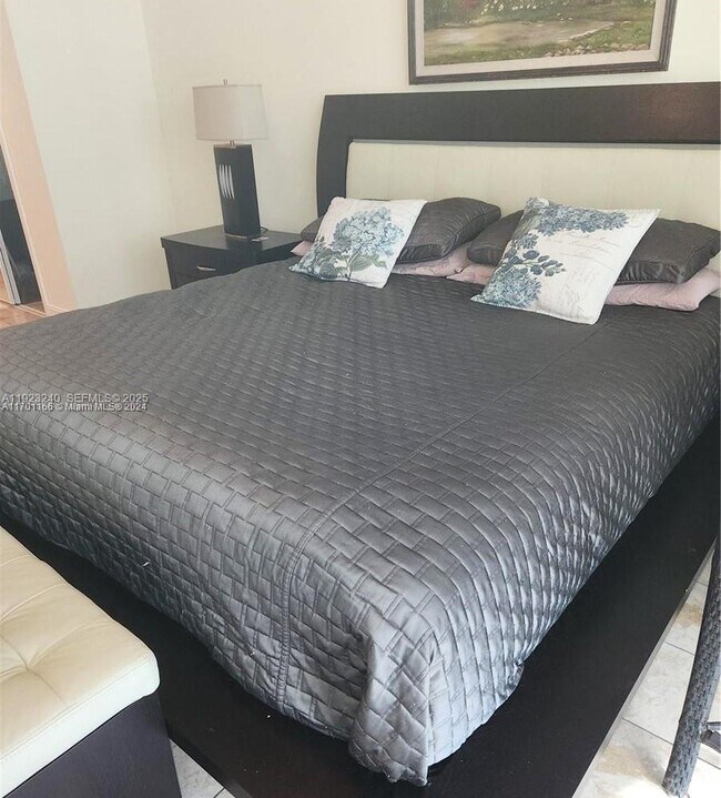 Building Photo - 18101 Collins Ave