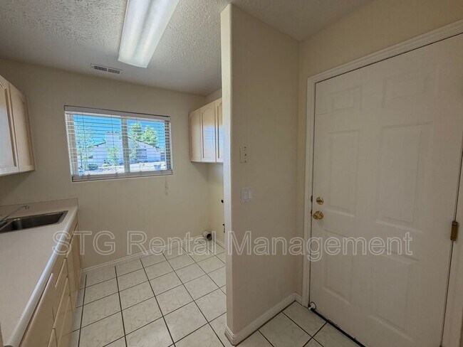 Building Photo - 3182 S Bloomington Dr W