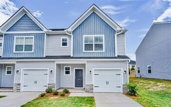 Building Photo - Spacious 3/2 Available Now!