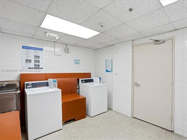 Building Photo - 10185 Collins Ave