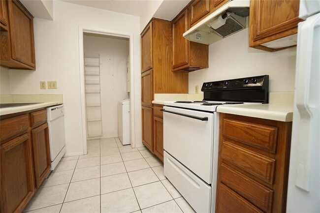 Building Photo - 6602 Harbor Town Dr