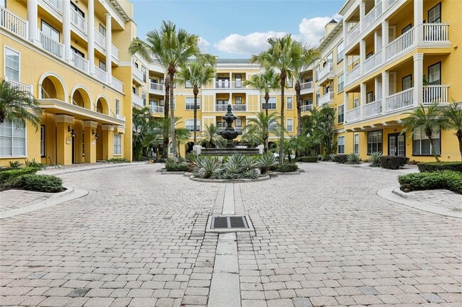 Building Photo - 860 N Orange Ave