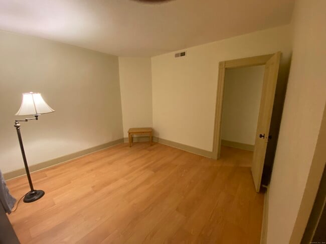 Building Photo - 421 Main St