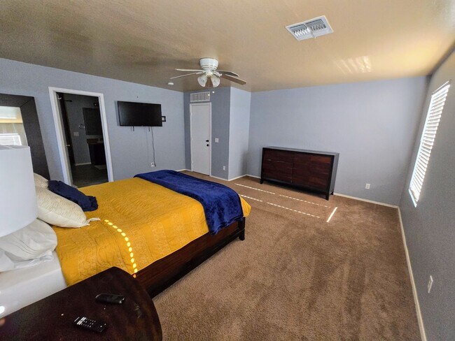 Building Photo - STUNNING 4 Bed, 2.5 Bath Oasis with Pool Your Dream Home Awaits!