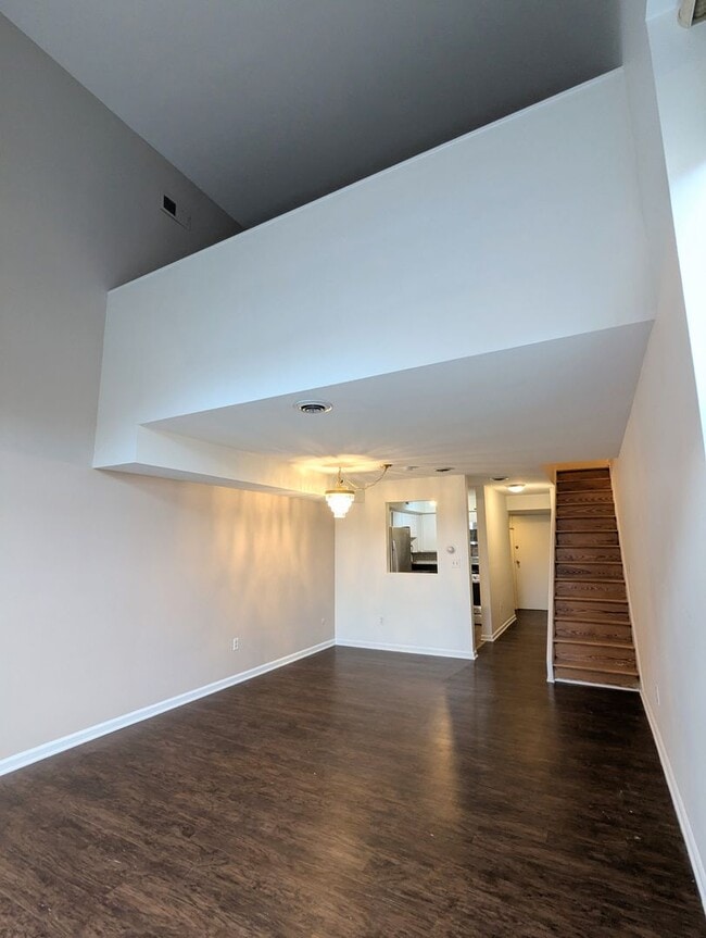 Building Photo - 2 Bedroom 1 Bathroom Loft Apartment (Shadyside)