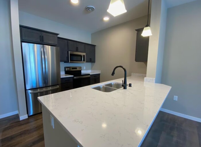 Building Photo - 608 Pine St