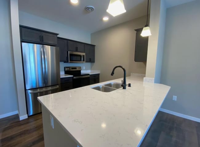 Building Photo - 608 Pine St