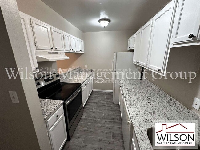 Building Photo - 500 Yellowwood Ct