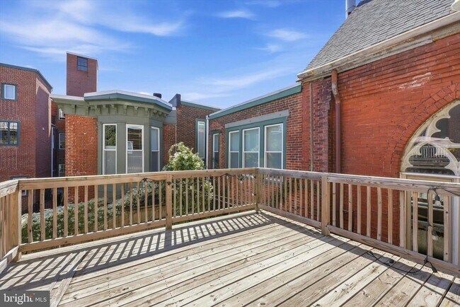 Building Photo - 1716 Mt Vernon St