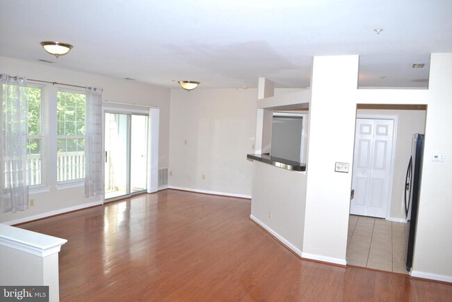 Building Photo - 8202 Blue Heron Dr
