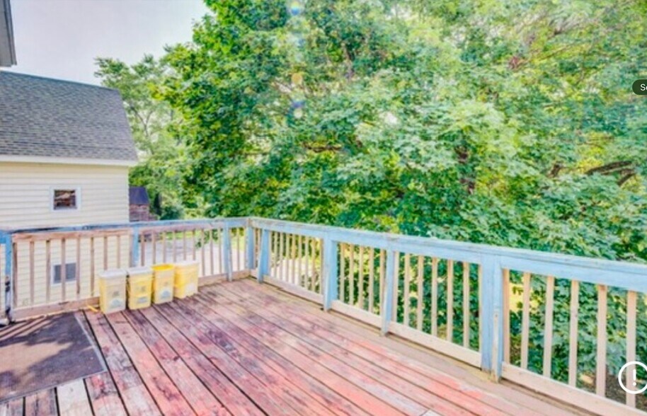 Building Photo - 205 W Fulton St