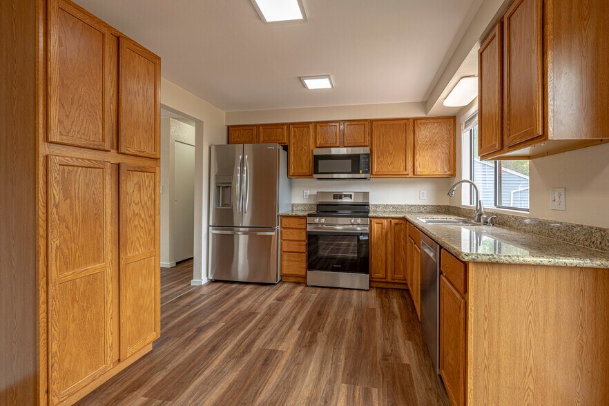 Kitchen - 10717 NE 145th Pl
