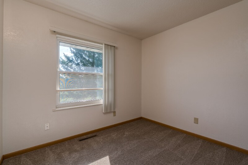 Building Photo - 619 Burton Ln