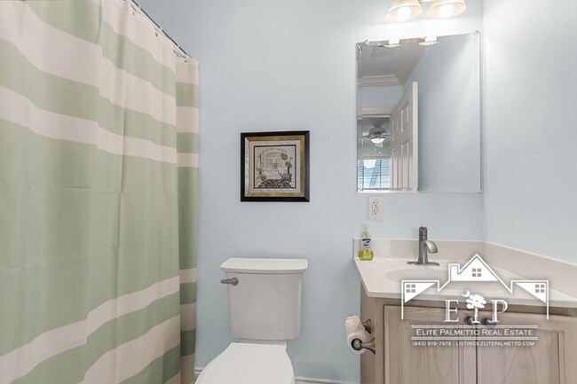 Building Photo - Charming Townhouse Near the Heart of Charleston – Comfort & Convenience in One!