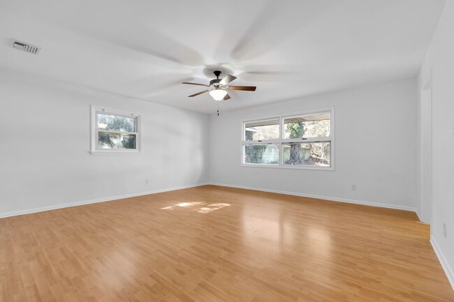 Building Photo - Beautiful 4-Bedroom Rental in Parkland Sch...