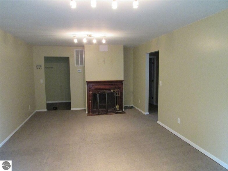 Building Photo - 252 N Frost Dr