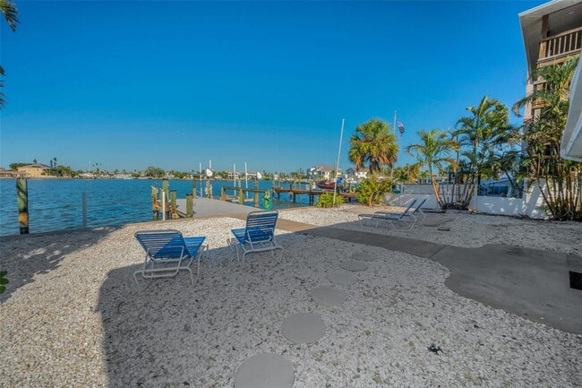 Building Photo - 14125 N Bayshore Dr