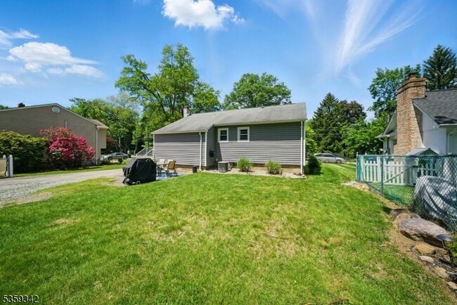 Building Photo - 22 Beaver Brook Ln