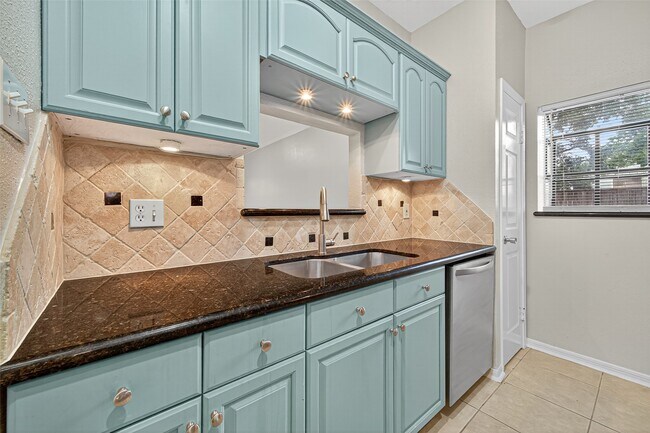 Building Photo - 9850 Pagewood Ln
