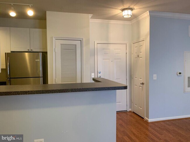 Building Photo - 2791 Centerboro Dr