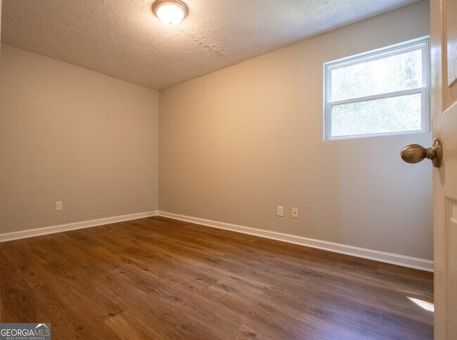 Building Photo - 207 Rustwood Dr