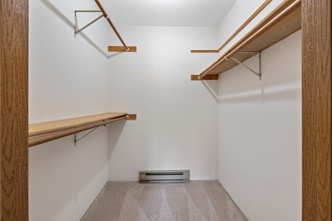 Building Photo - Upper 2 Bedroom 1.5 Bathroom Apartment  Available