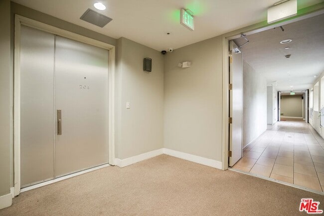 Building Photo - 1517 S Bentley Ave