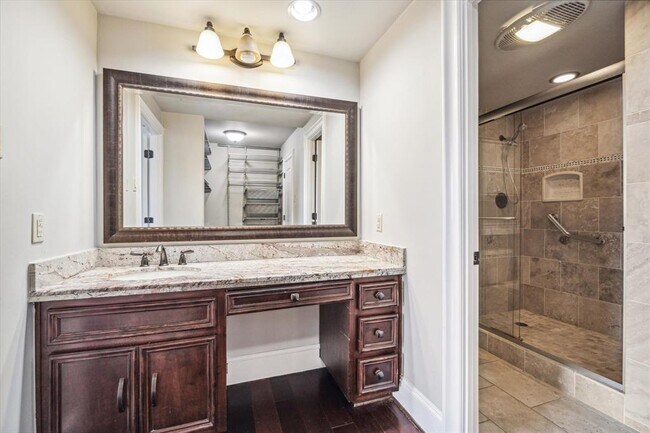 Building Photo - 49 Briar Hollow Ln