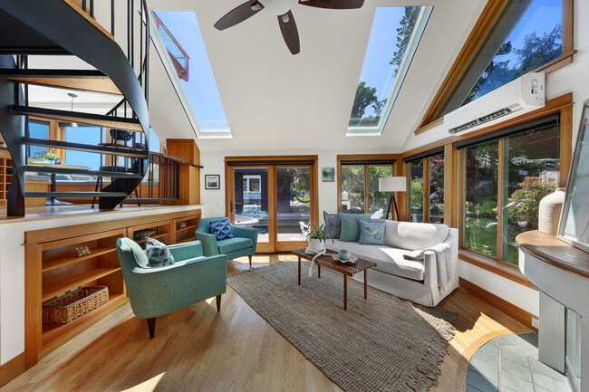 Building Photo - 3110 Portage Bay Pl E