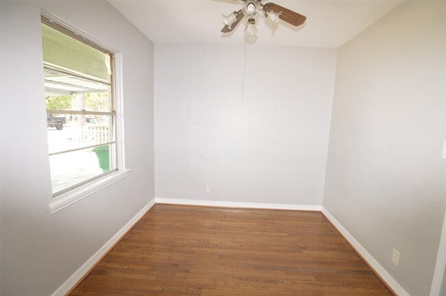 Building Photo - 1403 Elton St