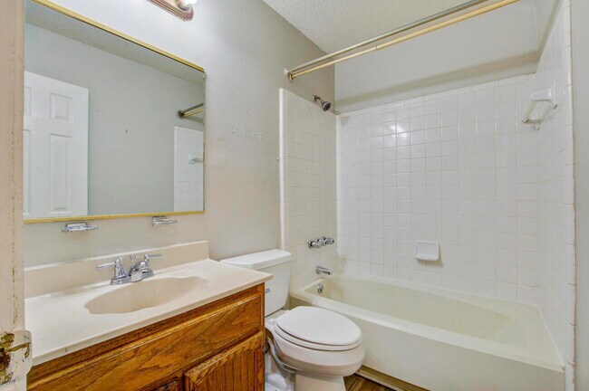Building Photo - 5156 Scarsdale Ave