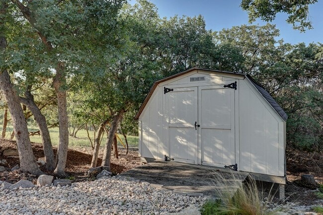 Building Photo - 115 Chaparral Pl W