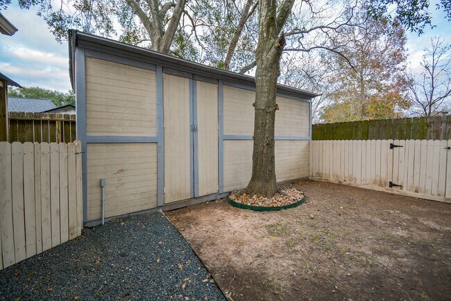 Building Photo - 22906 Indian Ridge Dr