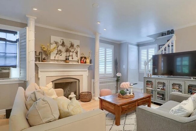 Building Photo - Home Sweet Home