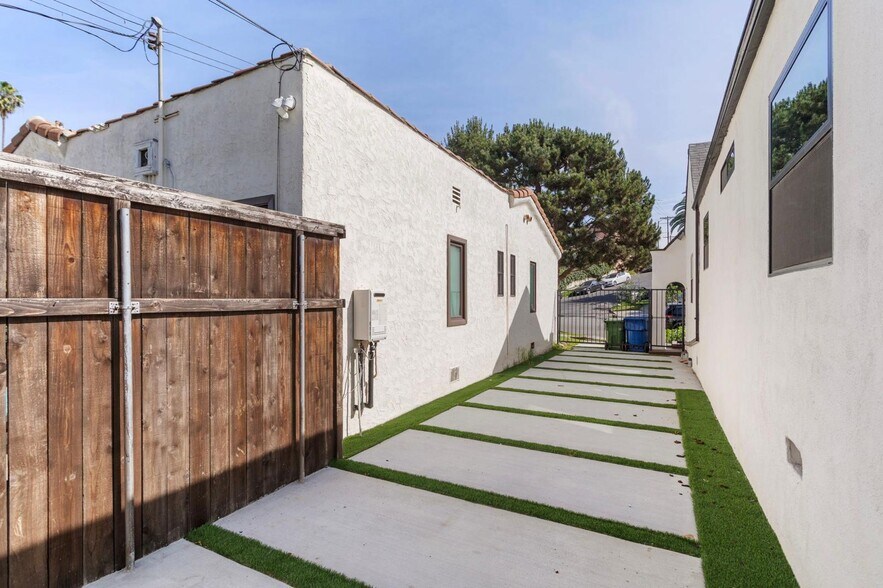 Building Photo - 1605 S Curson Ave