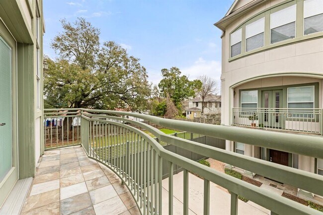 Building Photo - 4711 San Jacinto St