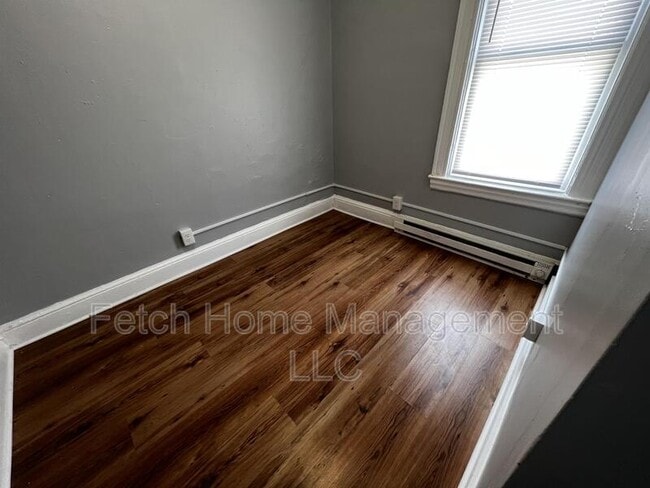 Building Photo - 538 Chester St