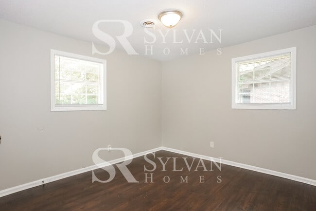 Building Photo - The living is easy in this 3 bedroom, 1.5 ...