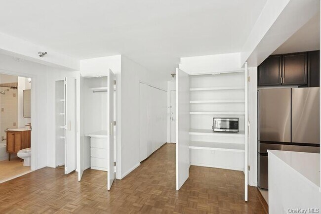 Building Photo - 4-74 48th Avenue Unit 21-E