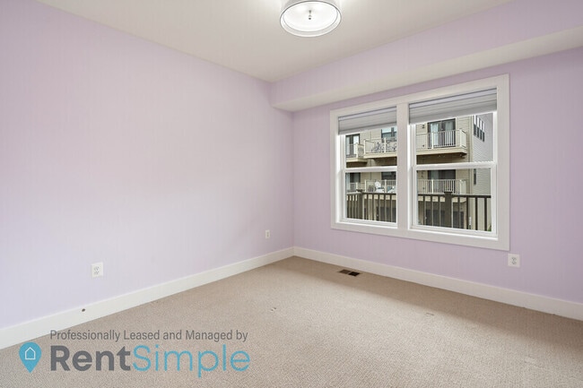 Building Photo - 44798 Tiverton Sq