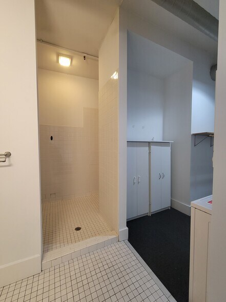 Building Photo - 122 N 3rd St