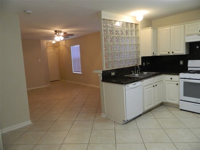 Building Photo - 7415 River Pines Dr