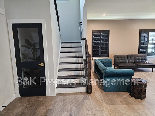 Building Photo - 9541 Viburnum Dr