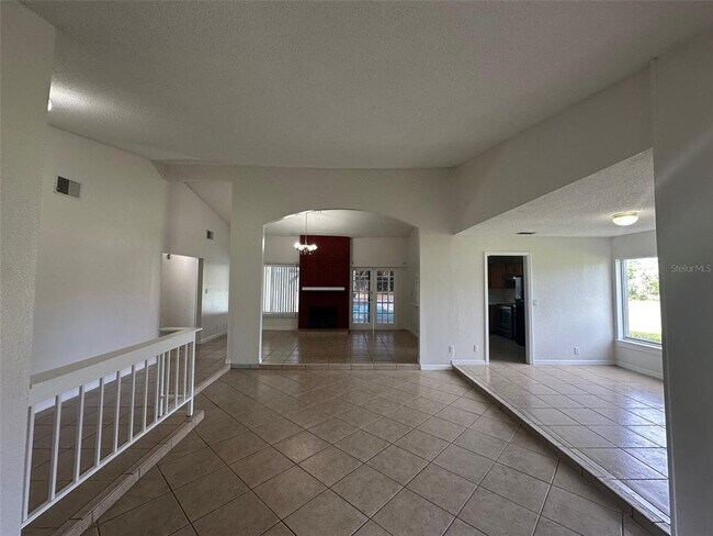 Building Photo - 828 E Flag Ln